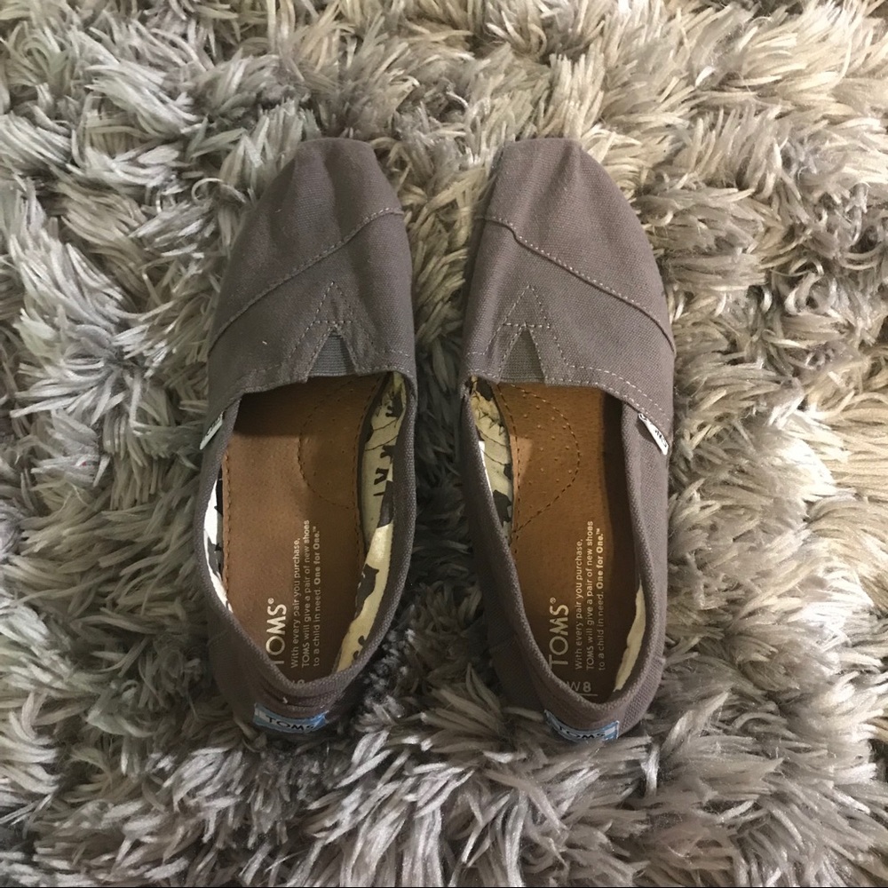 Gray Toms